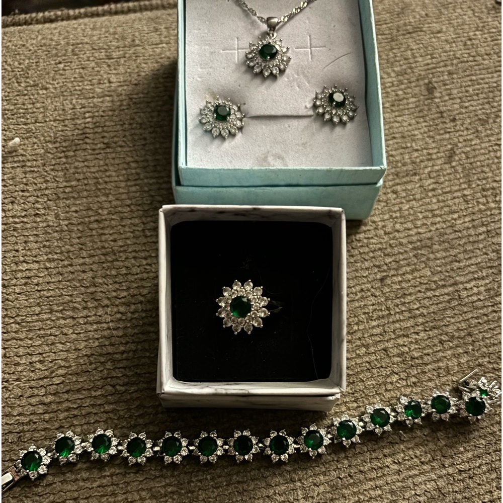 Emerald and white sapphire set. Sterling silver